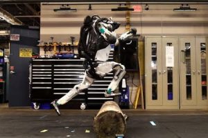 ボストン・ダイナミクスの人型ロボット、めちゃくちゃ軽やかになる。新型ペッパー君