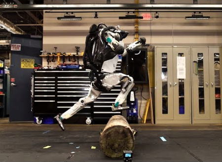 ボストン・ダイナミクスの人型ロボット、めちゃくちゃ軽やかになる。新型ペッパー君