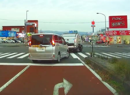 千葉県君津市のUターン直事故でイリュージョン。あの対向車はどこにいた？