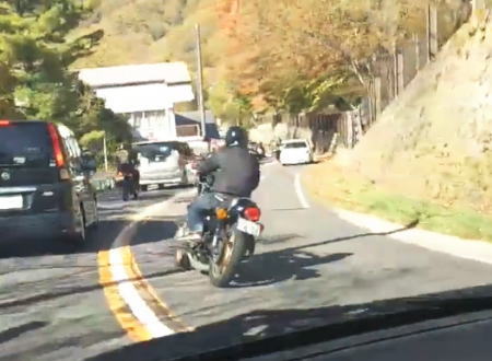 悪質なバイク乗り達で無法地帯となっている日本ロマンチック街道の映像が話題に。