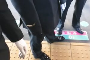 発車遅延は誰のせい？埼京線での女性専用車両トラブルで乗車を勝ち取った活動家の映像。