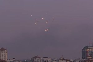 ガザ地区から飛来するロケット弾をイスラエルのアイアンドームが迎撃しまくっている様子。