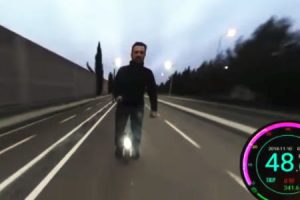 なんだよこの乗り物ｗｗｗ超速の立ち乗り一輪車でクラッシュする大痛い動画。
