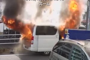 ドアを開けたらヤベエｗｗｗｗさいたま市で撮影された車両火災の瞬間。