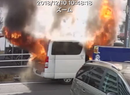 ドアを開けたらヤベエｗｗｗｗさいたま市で撮影された車両火災の瞬間。