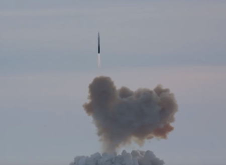 「アバンギャルド」ロシアが超音速で飛行しながらミサイル防衛網をくぐりぬける超射程距離戦術核兵器の開発に成功する。