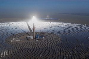 中国に新しく完成した100MWタワー式太陽熱発電がSF映画っぽい。