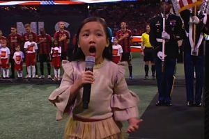 サッカーMLSカップで鳥肌。7歳の少女による国歌独唱に全米と全俺が感動。