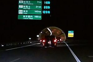 これは居眠り運転か？新東名上りのトンネルで撮影された恐ろしい事故の映像。