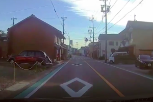 愛知県で撮影された子供の飛び出しがクッソ怖いドライブレコーダー。