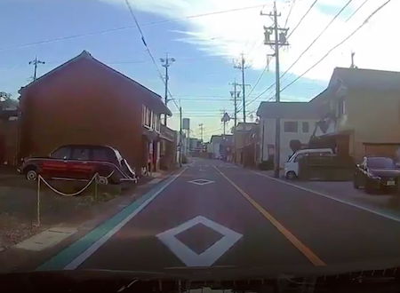愛知県で撮影された子供の飛び出しがクッソ怖いドライブレコーダー。