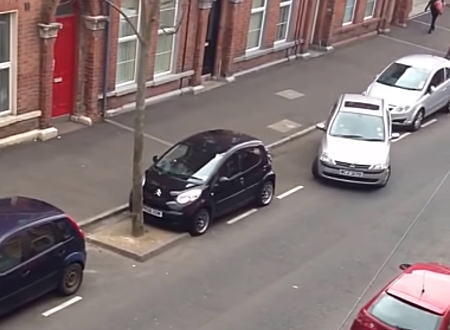 これは笑うｗｗｗ世界一縦列駐車がへたくそかもしれない人の動画がｗｗｗ
