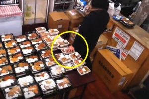 弁当屋キッチンDIVEのライブカメラに万引きの犯行の瞬間が映る。