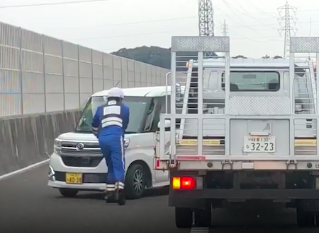 新東名でNEXCOの制止を振り切ろうとする逆走軽自動車が撮影される(((ﾟДﾟ)))