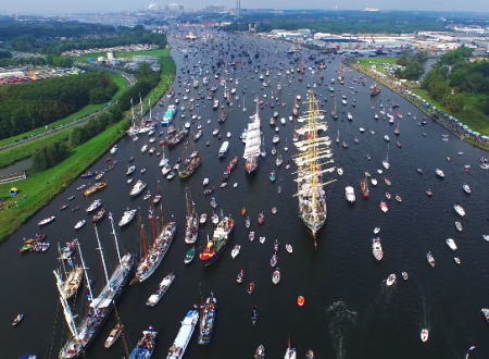 想像をはるかに超える混雑っぷり。アムステルダムの運河が世界一混雑する日。
