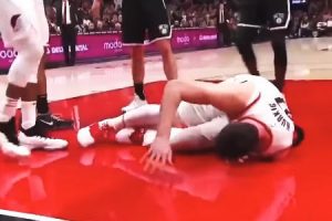 バスケットボールで左足開放骨折の大けが。ユスフ・ヌルキッチの事故映像が痛い。