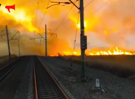 迫る地獄。ブッシュ火災の火の壁に突入する電車からの映像がこえええええ！