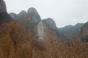中国政府さん河北省の高さ58メートルの巨大観音像を爆破して解体する。