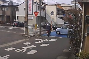 2年半で事故14件。香川県の魔の交差点を撮影した防犯カメラの映像。なぜ「止まれ」で止まらないの。