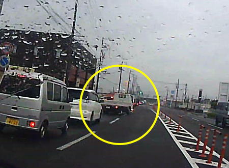 これはどっちが悪い？岐阜県で起きたブレーキ踏めているのに追突した事故の車載。