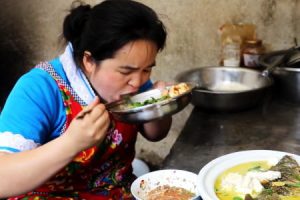 中国のゴハン動画の魅力２。女の人がモリモリ食べている姿に夢中になってしまう動画。