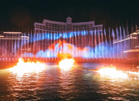 ラスベガスの噴水を使ったゲーム・オブ・スローンズのプロモーションがカッコイイ。