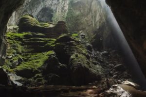 なんだこの異世界感。世界最大の洞窟、ベトナムのソンドン洞を行くツアーの映像。