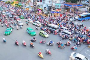 ラッシュ時のベトナムの交差点が難易度高すぎｗｗｗ見てるだけなのに混乱するｗｗｗ