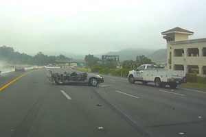 カリフォルニアでとんでもなく恐ろしい事故が撮影される。その速度差は何よ(((ﾟДﾟ)))