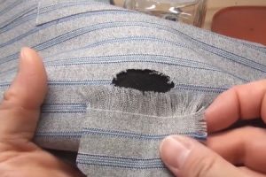 これはすごい！ジャケットにがっつり空いた穴を完璧に修復する動画に驚いた。