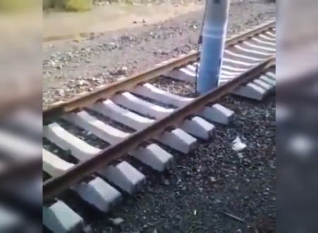 どんな仕事だよｗｗｗロシアの線路がおもロシアな事になっている動画がこちら。