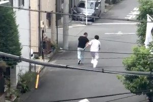 神奈川県川崎市でバールを持ったエアコン屋vs刃物男のガチ喧嘩が撮影される。