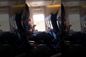 中国の乗客さん機内の空気が悪いからと飛行機の非常ドアを開けてしまうｗｗｗ