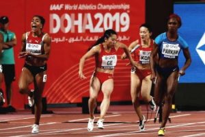 世界陸上女子400メートルリレーで中国のバトンミスがコントみたいだと話題に。