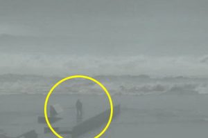 台風19号、鵠沼海岸のライブカメラに高波に流されてしまう人が映ってしまう。