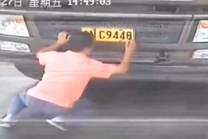 中国のトラック運転手、カメラ取り締まりから逃れる為にナンバープレートを手書きするｗｗｗ