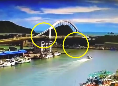 台湾東部でタンクローリーが通行中のアーチ橋が突然崩壊してしまう瞬間の映像が撮影される。