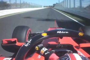 F1日本グランプリ、飛びそうなミラーを片手で押さえながら130Rを抜けるシャルル・ルクレールがクレイジーだと話題になっている動画。