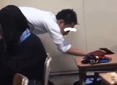 群馬県高崎市の高校で撮影された教師による体罰の映像が話題に。イスを引き倒して生徒を転倒させる。