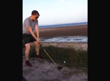 ゴルフで泣いたｗｗｗ海に向けたティーショットで5万円規模の被害にｗｗｗ