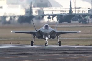 【軍事】名古屋空港でテスト飛行を行うF35A（戦闘機）のビデオ。