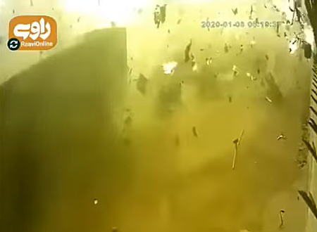 ウクライナ機墜落事故現場近くの防犯カメラがその恐ろしい数秒間を記録していた。
