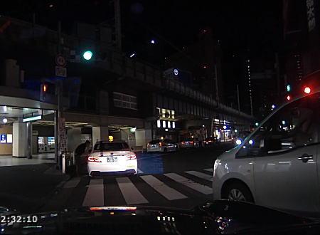 駐停車禁止場所を知らないタクシー運転手vs愛宕警察の口論ｗｗｗどっちが悪いのｗｗｗ