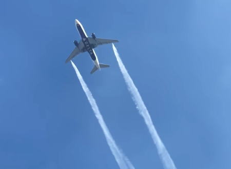 【動画】デルタ航空89便が低空で捨てた燃料が原因で小学校の児童ら60人が負傷。