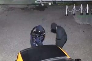 埼玉の中古車販売店からS15シルビアを盗んだ二人組の動画が公開される。情報提供のお願い。
