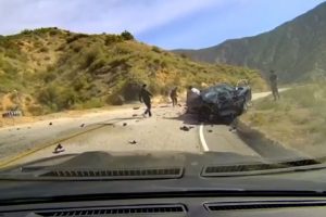 【衝撃】ＤＱＮが運転するスポーツカーがバイクと正面衝突するドラレコ映像が恐ろしすぎる・・・