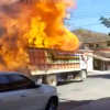 【世紀末】大炎上しながら地獄のようなトラックが街を焼き払い疾走する映像が恐ろしすぎ