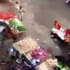 インド警察が国の指示に背く地元の市場を破壊して回る映像