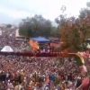 【恐怖】インドのホーリー祭で突如巨大なポールが倒れて群衆が押しつぶされる映像