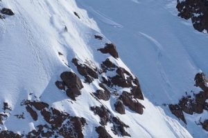 スキーヤーがアンデス山脈の崖から飛び降りるも失敗し転落　しかし奇跡的に無傷ｗｗｗ